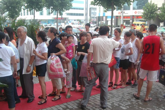 �����������(y��ng)���N(xi��o)��ͻ�ƶ�ʮ�f(w��n)