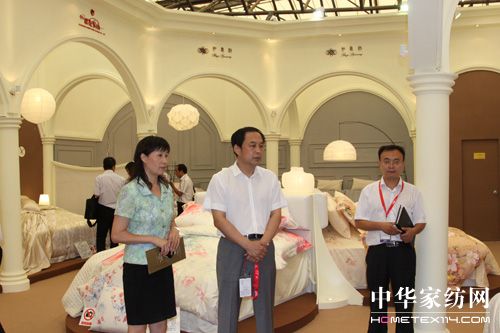 ����ѻ��߶˾`�żҼ�չ