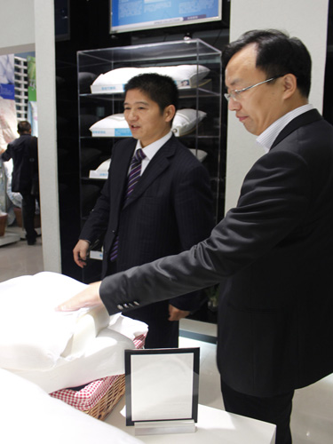 �Pʢ���{�{paisley��׌��(m��ng)���v�w