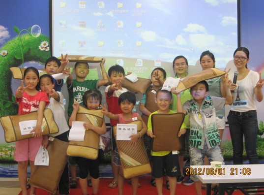 ���h��(m��ng)•�A��(m��ng)����һ��ͯ���H�ӻ��(d��ng)�A�M(m��n)�Y��