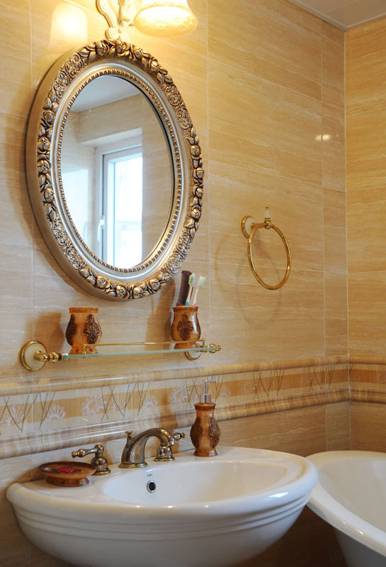 ���˵��к���������Ψ������L(f��ng)