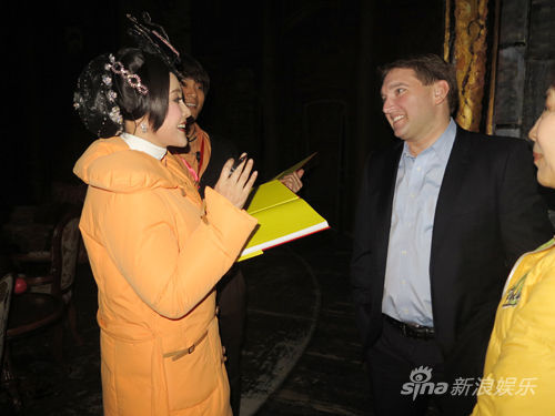 ���ԑc"�L(f��ng)�A�^��"�ؾ�����Ӣ����(ch��ng)