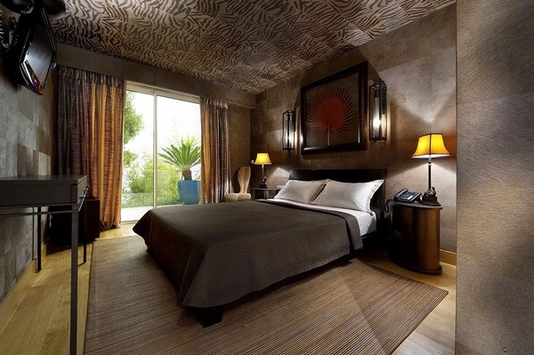 ����֮�g����CapFerrat�ȼلe��