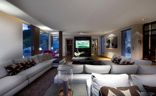 ����֮�g����CapFerrat�ȼلe��