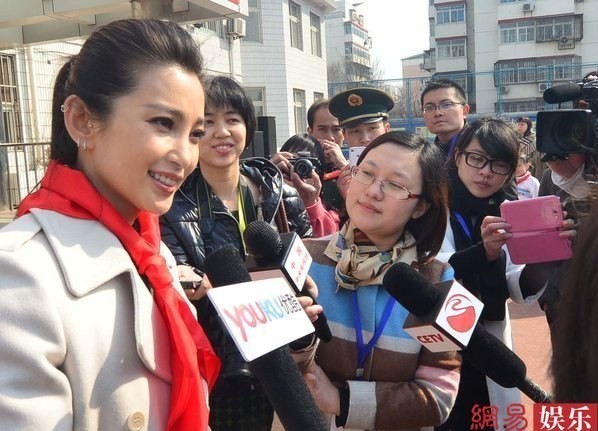 ��������J