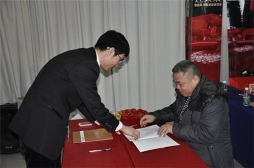 ʥ���R�Ҽ�2015�ж�ӭδ��(l��i)��Ʒ��(hu�� )