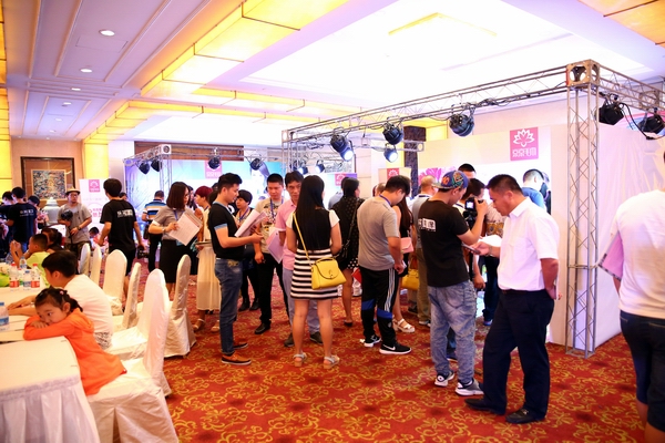 ����ë��2015�ﶬ��Ʒ�l(f��)����(hu�� )�A�M(m��n)��Ļ