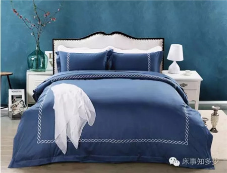 ����Ҽ���һ��ɫ����(l��i)�����ζ���ħ����