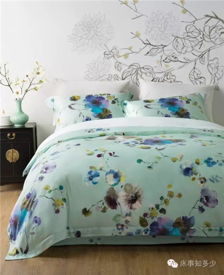 ����Ҽ���һ��ɫ����(l��i)�����ζ���ħ����