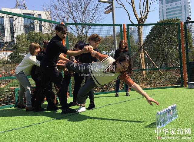 �Pʢ�Ҽ�2017������Ʒȫ��Ѳ����Ӗ��(hu�� )����һվ�ڽ�����ʽ���_(k��i)�Ļ��